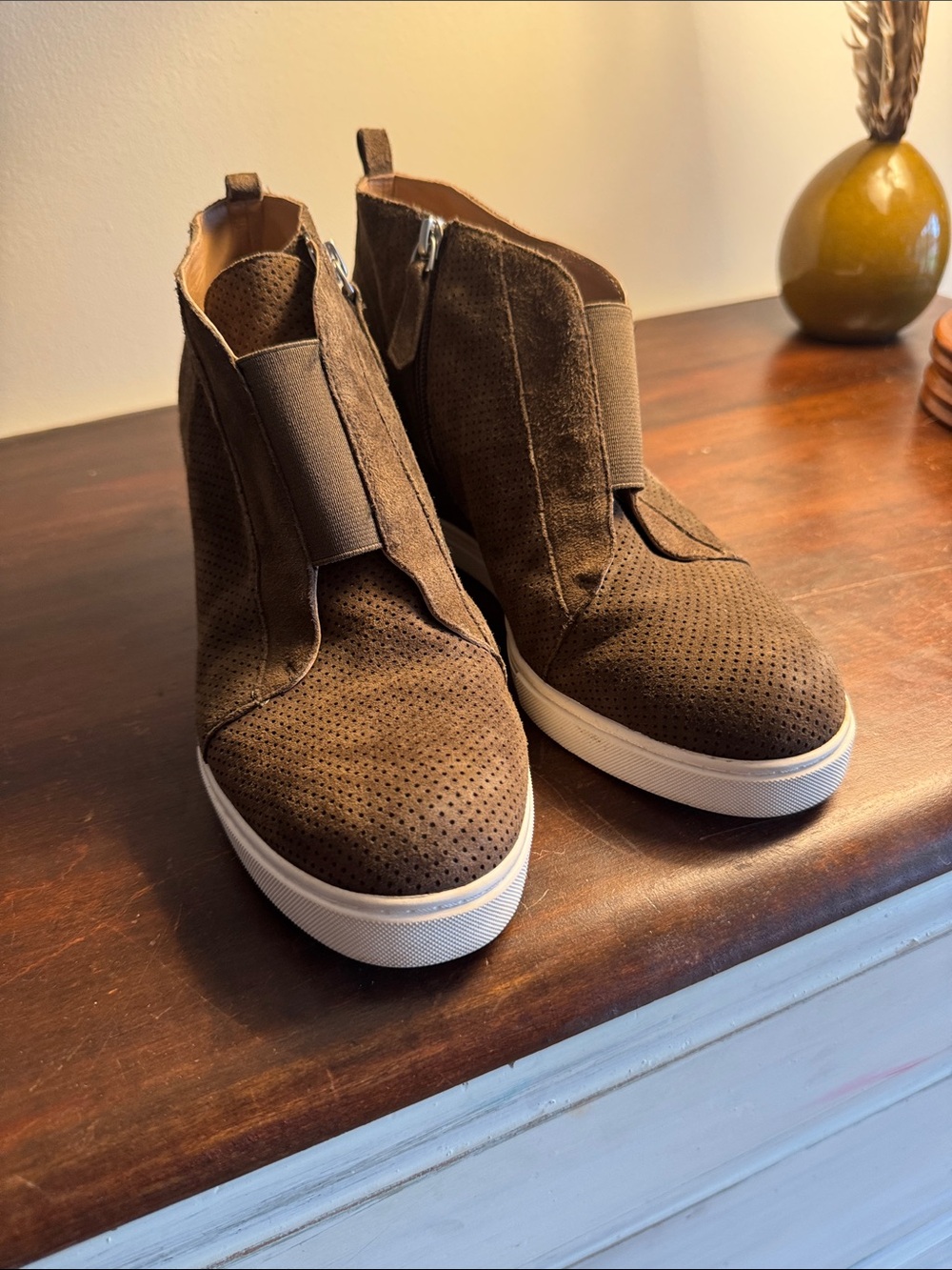 Linea Paolo Anna Perforated Suedey Wedge Sneaker Booties size 9